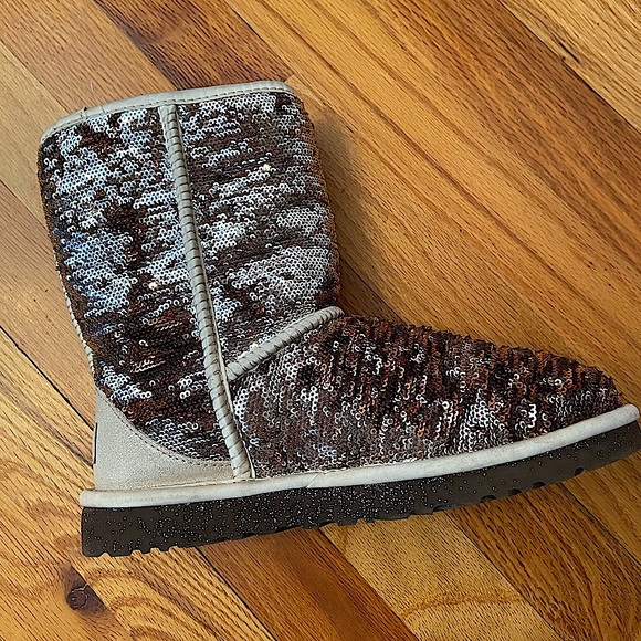 Ugg Classic Short Sparkles in Champagne 🍾 - Picture 4 of 6